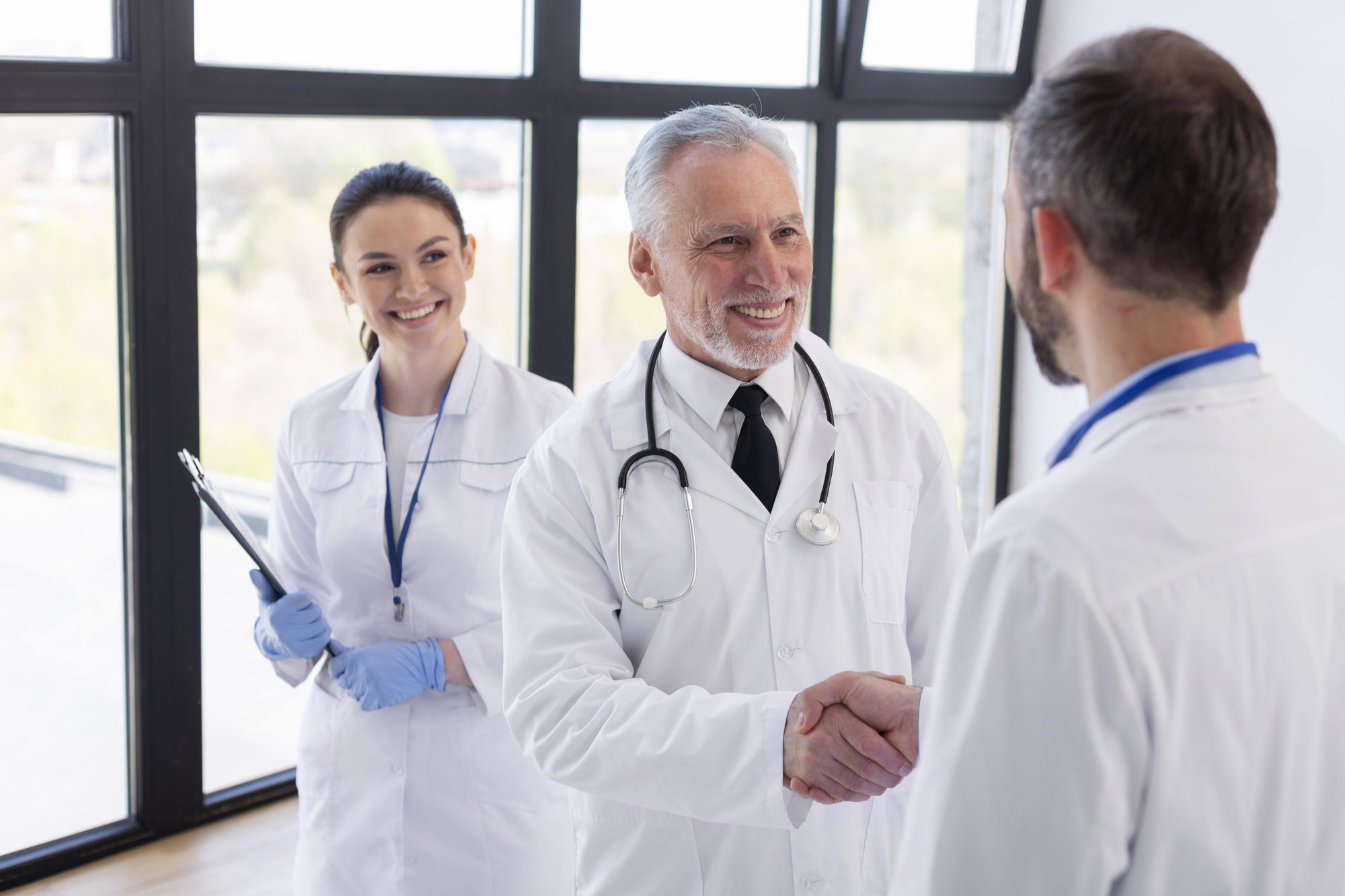 medium-shot-scientists-discussing medium-shot-scientists-discussing